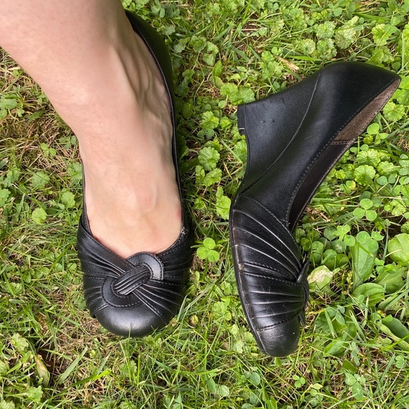 Le Chateau charcoal grey wedge dress shoes - Picture 2 of 9